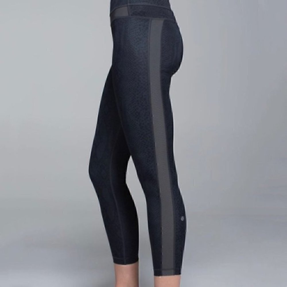 Lululemon Light Speed Tight Full-On Luxtreme Desert Snake Deep Coal Black